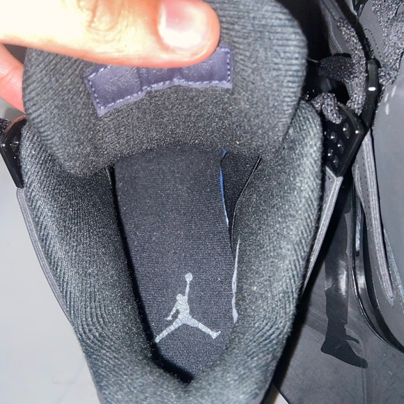 Athletic_Shoes